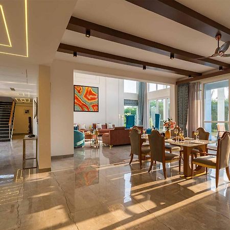 Stayvista At Serenity Farms With Pool, Lawn, Bonfire & Bbq Sohna Exteriér fotografie