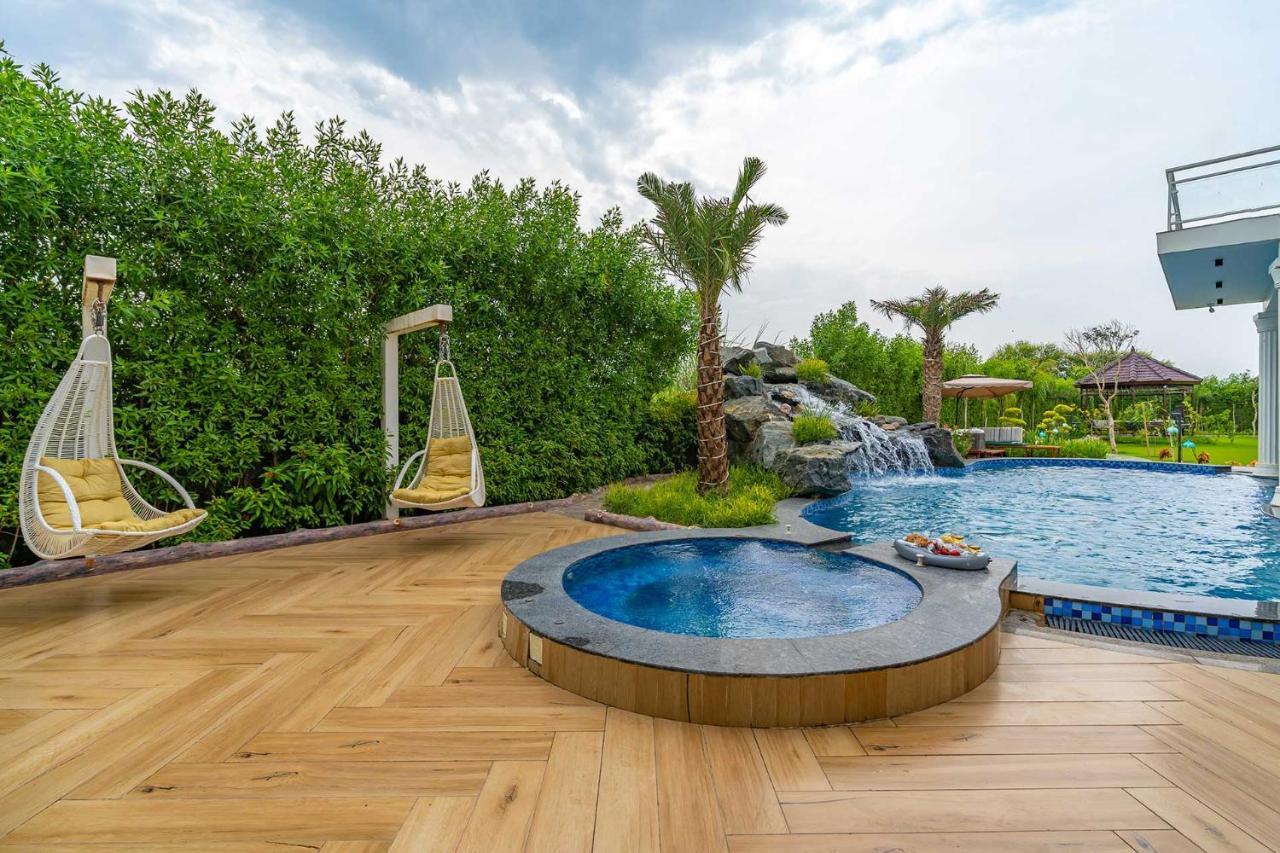 Stayvista At Serenity Farms With Pool, Lawn, Bonfire & Bbq Sohna Exteriér fotografie