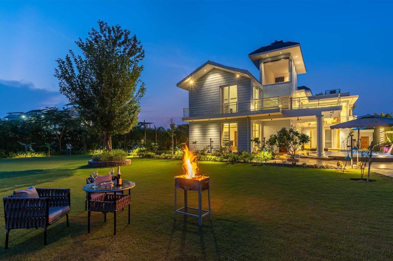 Stayvista At Serenity Farms With Pool, Lawn, Bonfire & Bbq Sohna Exteriér fotografie
