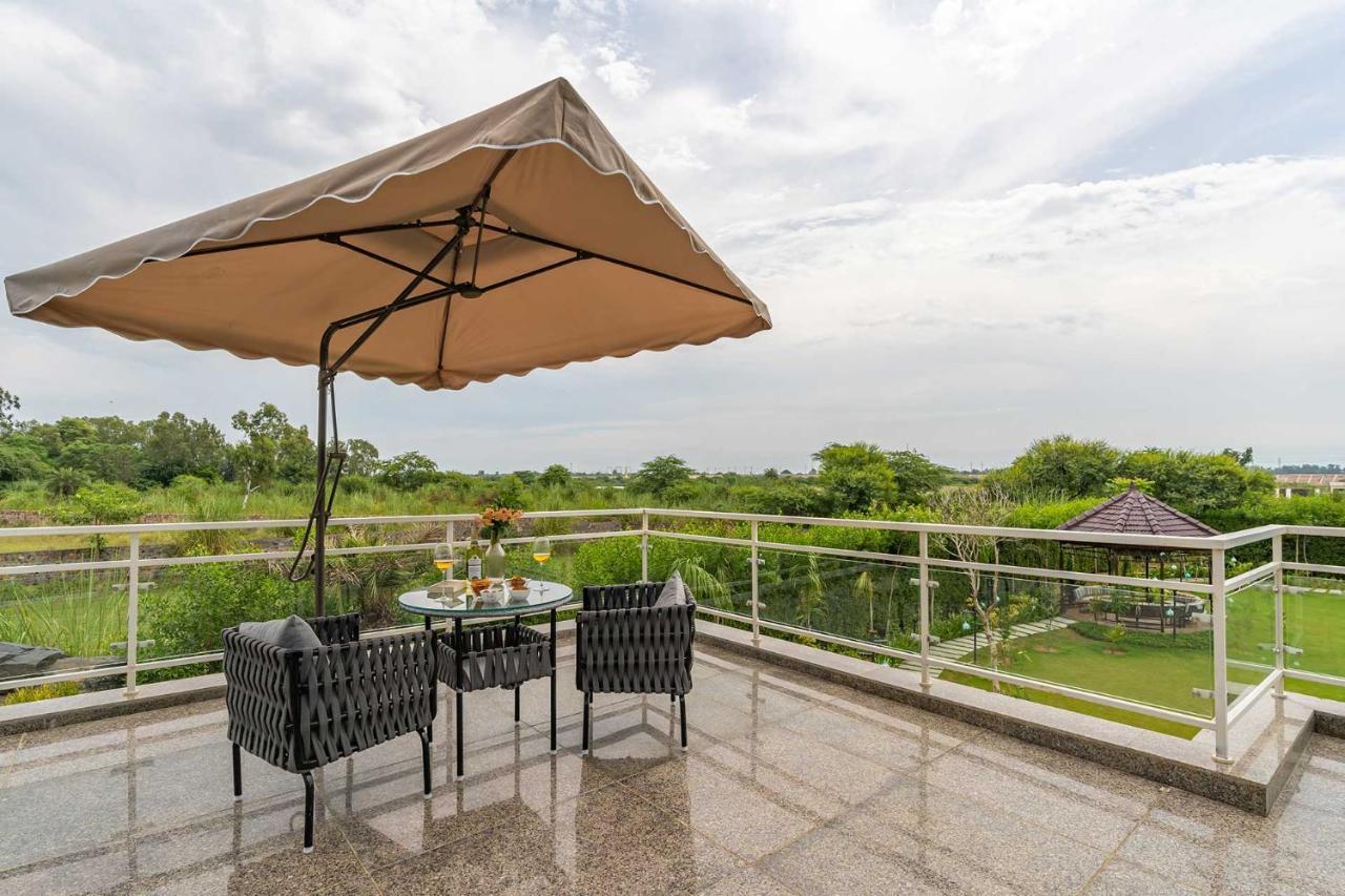 Stayvista At Serenity Farms With Pool, Lawn, Bonfire & Bbq Sohna Exteriér fotografie