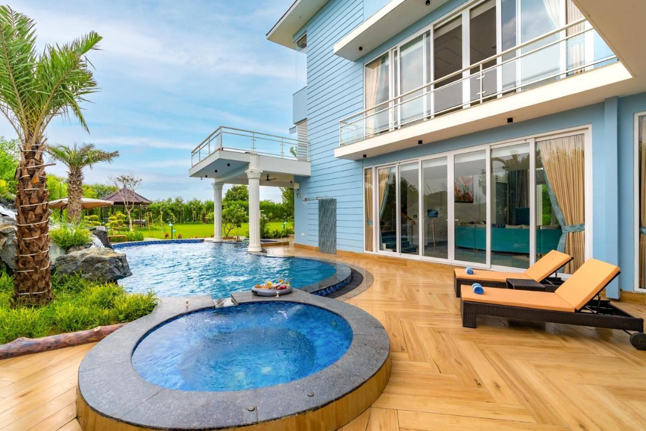Stayvista At Serenity Farms With Pool, Lawn, Bonfire & Bbq Sohna Exteriér fotografie